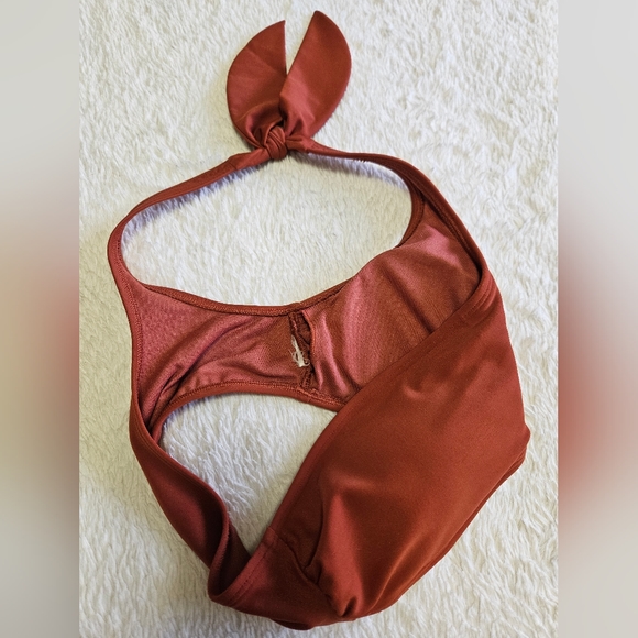 Abercrombie &Fitch One-Shoulder Bikini Top & High-Waist Cheeky Bikini Bottom - Picture 4 of 10